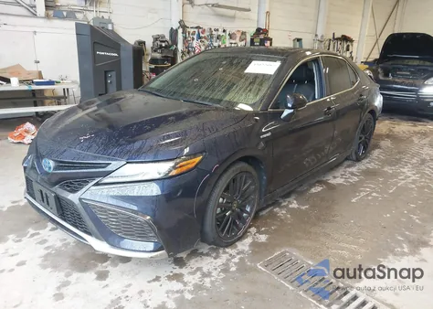 2021 Toyota Camry Xse Hybrid z USA, uszkodzony, nr VIN 4T1K31AK4MU029632